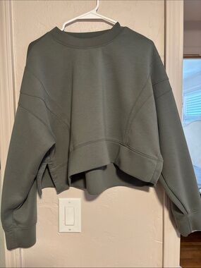 Women's Cropped Crewneck Sweatshirt - Olive Green